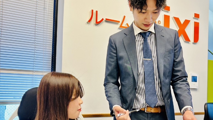 チームで作業中のイメージ