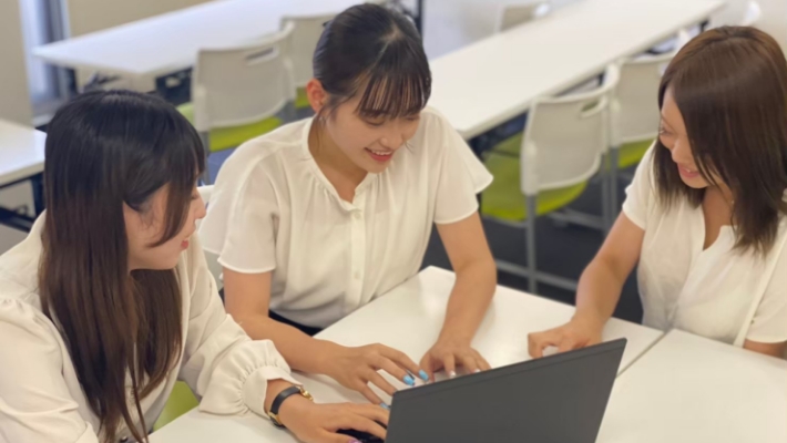 相談中の社員のイメージ